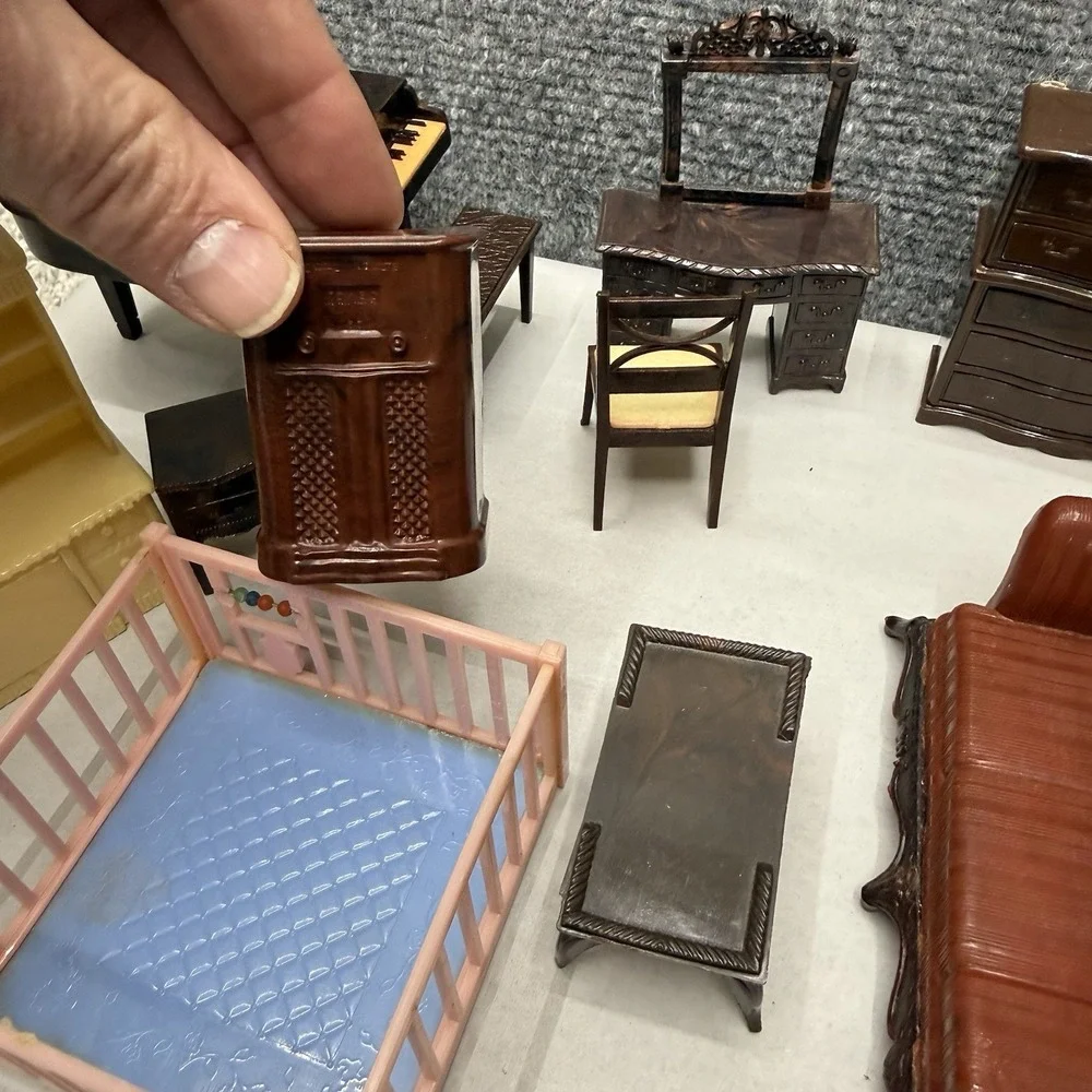 Vintage Renwal dollhouse furniture Huge Lot‎  piano vanity couch and more (READ)